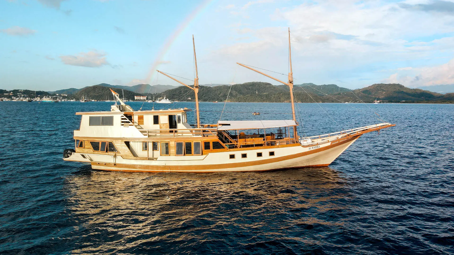 Almadira|Share Cabin a|Share Cabin b|Private Cabin a|Private Cabin b|Deluxe Ocean Cabin - Bathroom|Deluxe Ocean Cabin a|Deluxe Ocean Cabin b|Master Ocean Cabin a|Master Ocean Cabin b|Master Ocean Cabin c|Bathroom|Almadira Boat|Almadira Liveaboard|Almadira Wooden Boat|Almadira|Almadira-Sun deck|Indoor Dining Room b|Indoor Dining Room|Outdoor Dining Room a|Outdoor Dining Room b