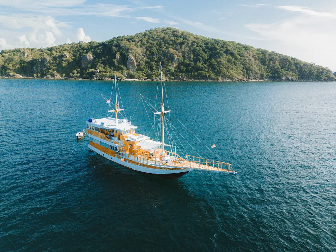 NK Jaya I Liveaboard|Superior Cabin-a|Superior Cabin-b|Full Ocean Cabin - bathroom|Full Ocean Cabin a|Full Ocean Cabin b|NKJ1-24-scaled|NKJ1- Outdoor Dining Room|NKJ1- Outdoor Dining Room|Main Jacuzzi|Main Jacuzzi|NK Jaya I Pinisi|Mini Bar|Rooftop|Dining Room Indoor|Dining Room Indoor|Dining Room Indoor