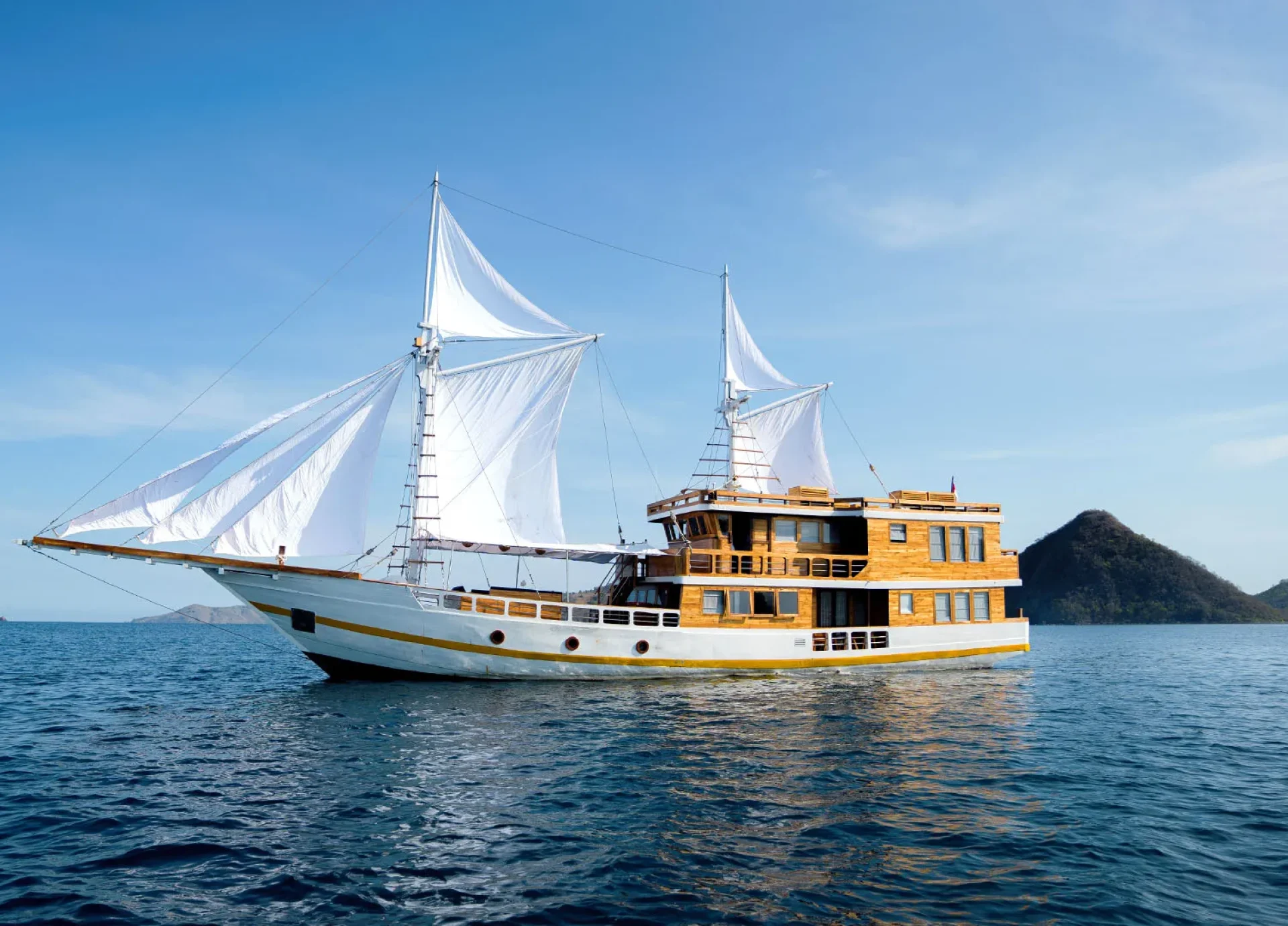 Barakati Cruises|Kadatua Room_Brakati Cruises|Kadatua Room_Deluxe_Brakati Cruises|Bathroom_Bonelalo Room_Deluxe_Barakati Cruises|Bonelalo Room_Barakati Cruises|Bonelalo Room_Deluxe_Barakati Cruises|Balcony_Nirwana Room_Barakati Cruises|Bathroom_Nirwana Room_Barakati Cruises|Nirwana Room_Barakati Cruises|Nirwana Room_Deluxe_Barakati Cruises|Balcony_Wakatobi Room_Master_Barakati Cruises|Bathroom_Wakatobi Room_Master_Barakati Cruises|Wakatobi Room_Barakati Cruises|Wakatobi Room_Master Cabin_Barakati Cruises|Wakatobi Room_Master_Barakati Cruises|Balcony_Walilo Room_Barakati Cruises|Balcony_Walilo Room_Master_Barakati Cruises|Bathroom_WaliloRoom_Master_Barakati Cruises|Walilo Room_Barakati Cruises|Walilo Room_Master_Barakati Cruises|Barakati Cruises|Barakati Cruises|Barakati Pinisi|Barakati Pinisi|Barakati Pinisi|Indoor Dining Area_Barakati Cruises|Outdoor Area_Barakati Cruises|Outdoor Dining Area_Barakati Cruises|Outdoor Dining Area_Barakati Cruises|Steering Room_Barakati Cruises