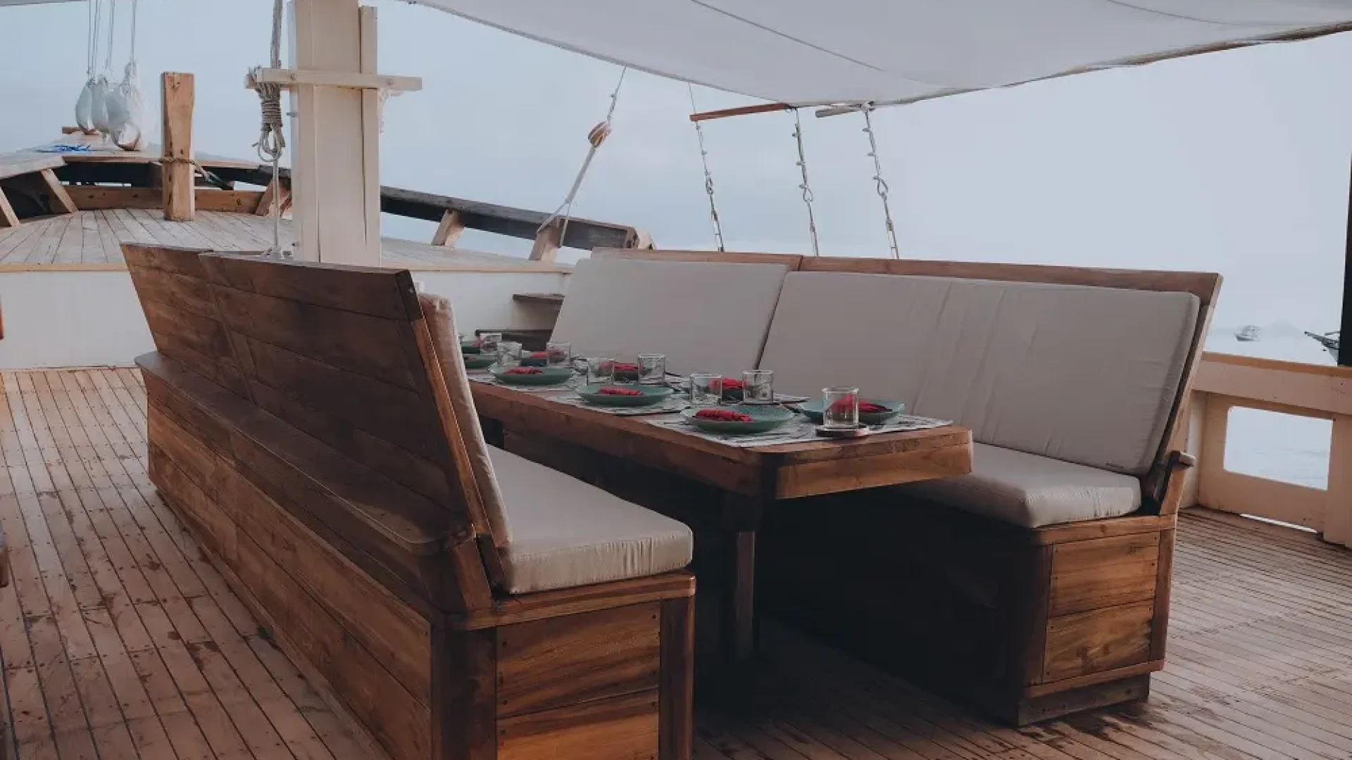 Elbark phinisi Outdoor dining a