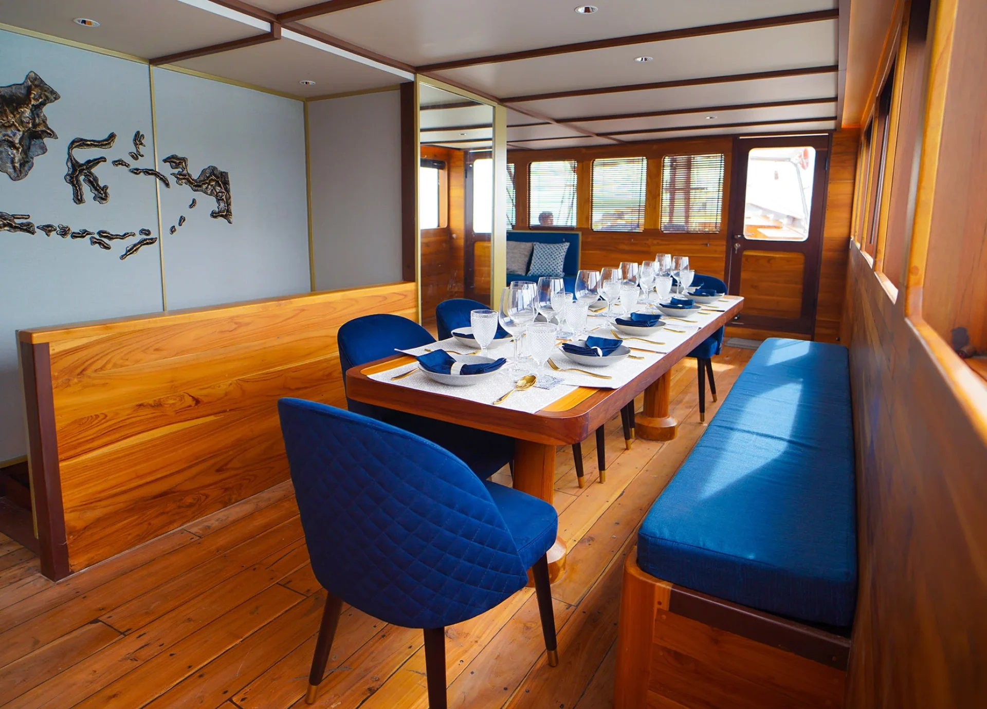 Indoor Dining Room - LaMain Voyage 1