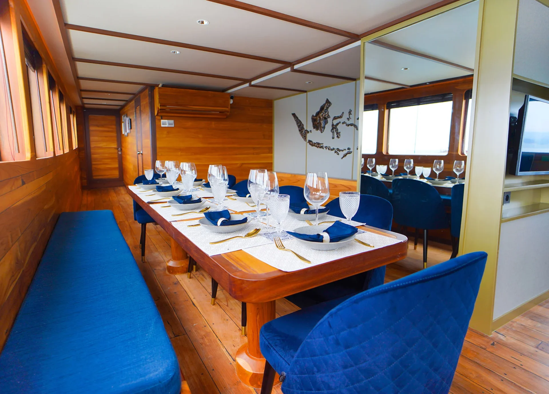 Indoor Dining Room View - LaMain Voyage 1