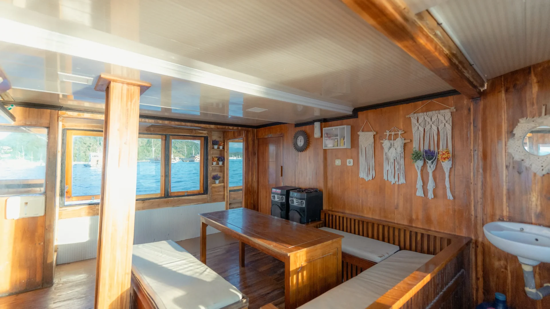 Indoor Dining Room b