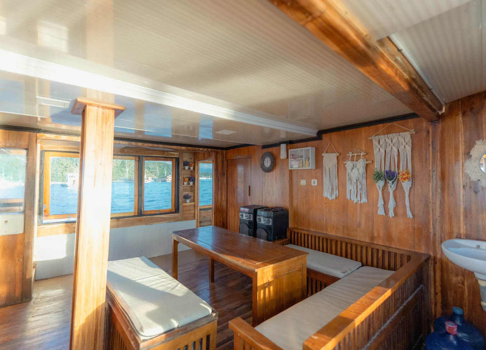 Indoor Dining Room b