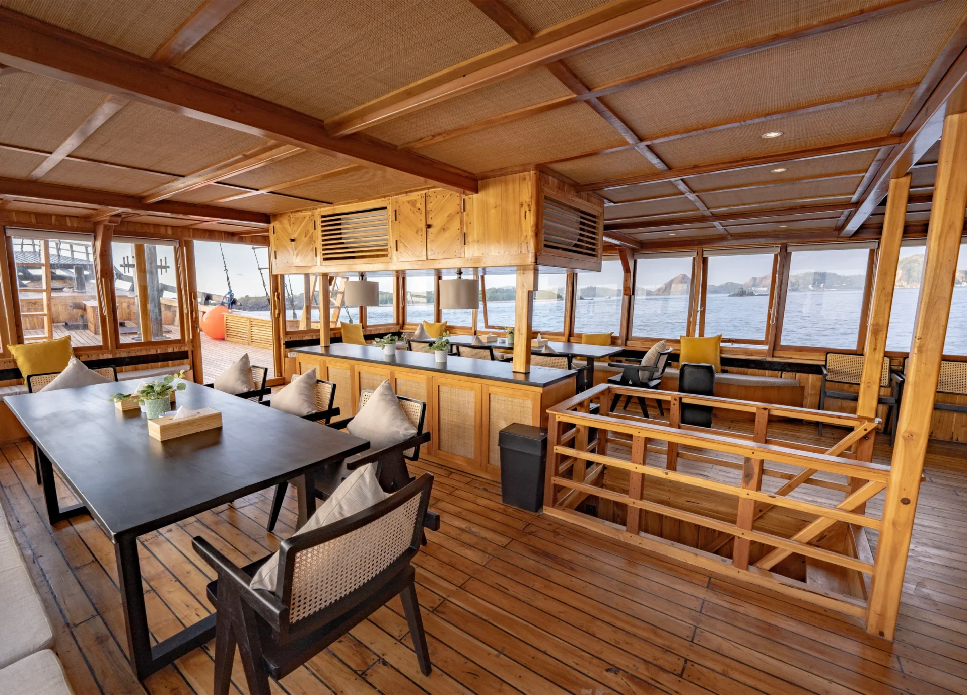 Indoor Dining room c - Lamborajo III