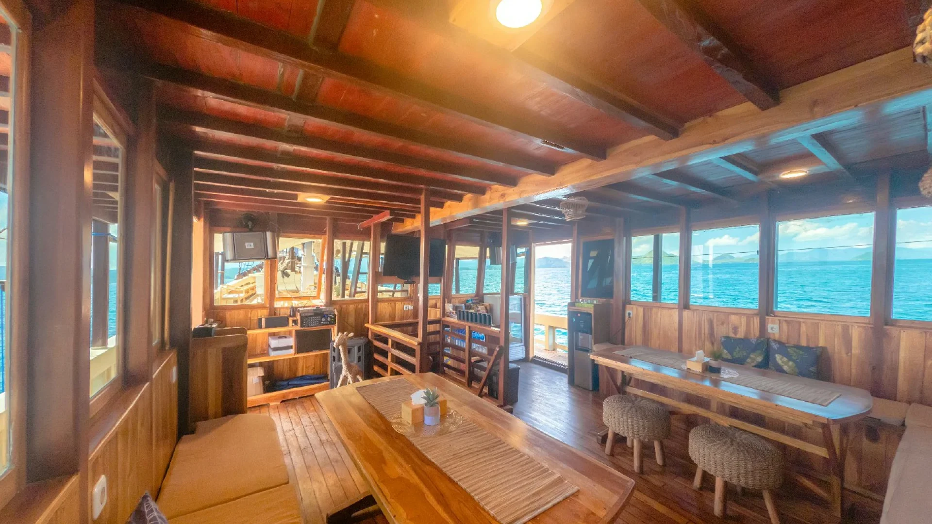 Indoor Dinning-b