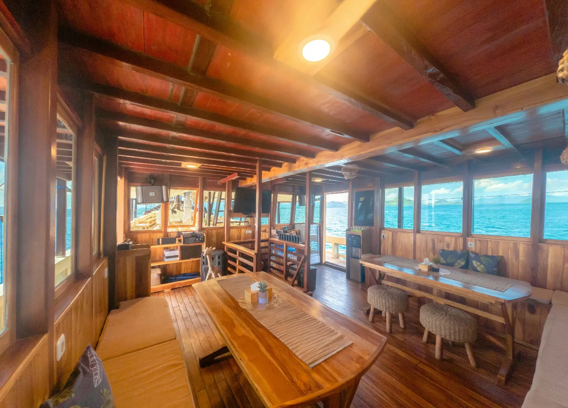 Indoor Dinning-b