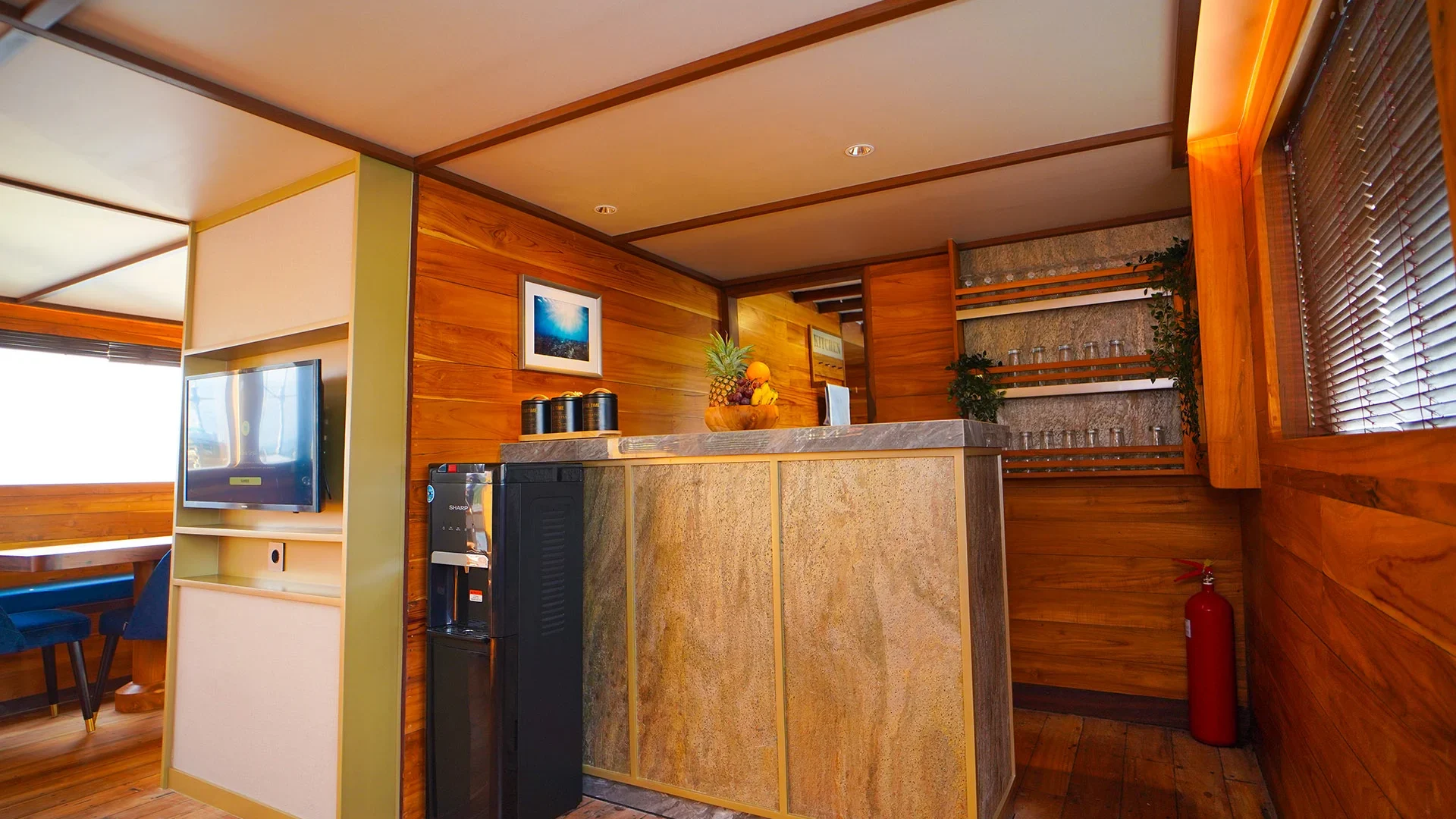Indoor Mini Bar - LaMain Voyage View
