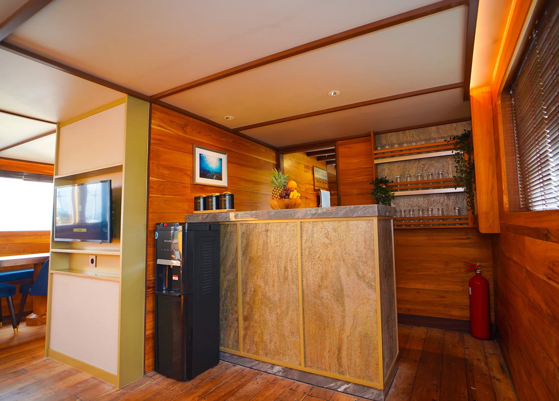 Indoor Mini Bar - LaMain Voyage View