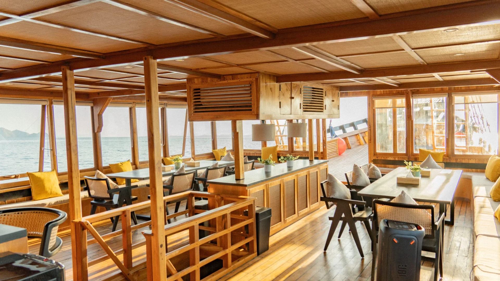 Indor Dining room b - Lamborajo III