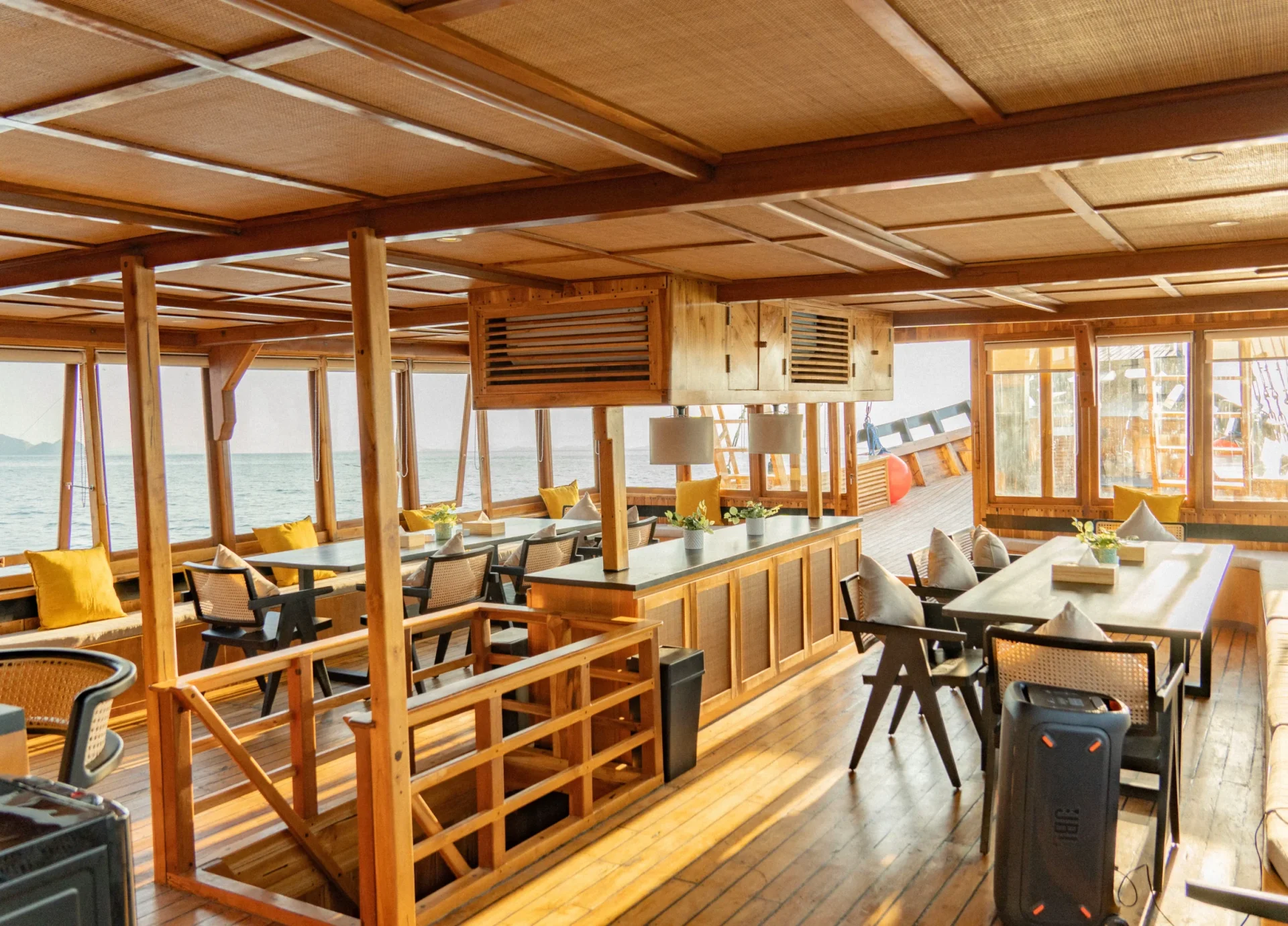 Indor Dining room b - Lamborajo III