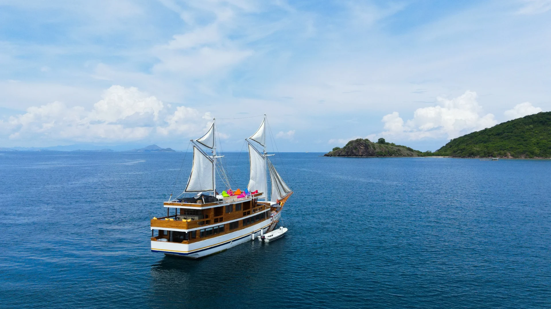 LaMain Voyage View a