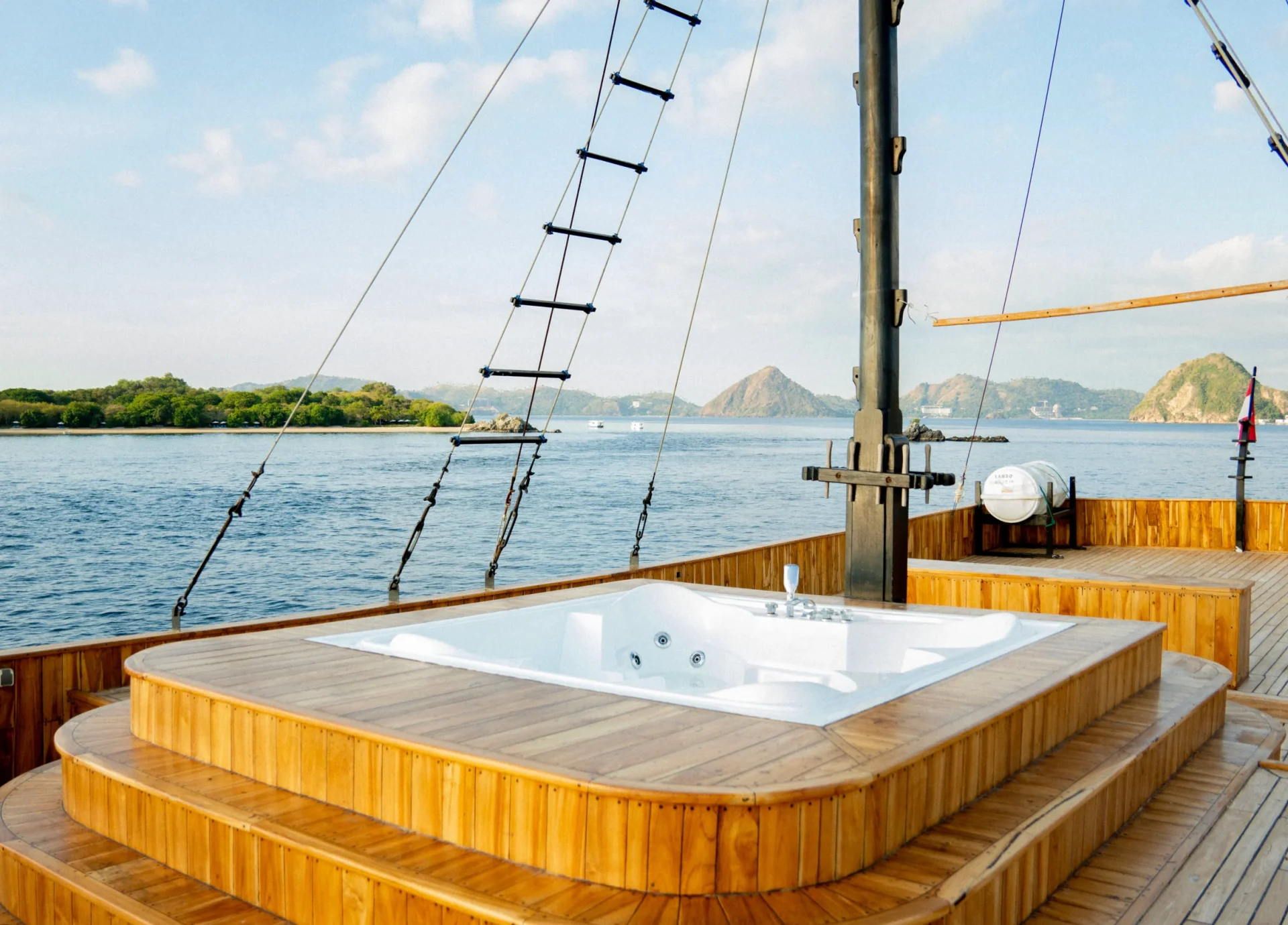 Main Jacuzzi b - Lamborajo III