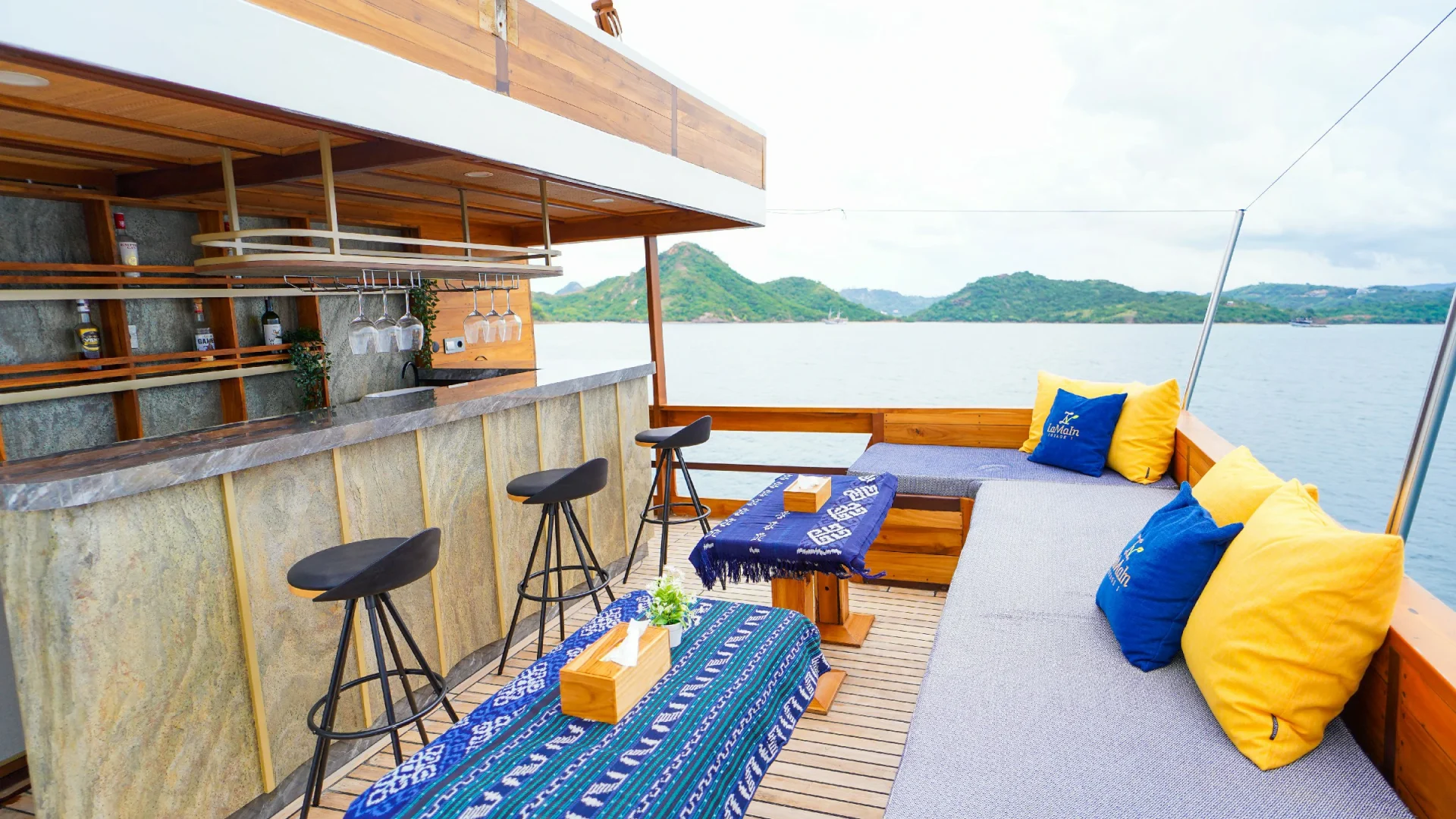 Mini Bar with Relaxing Area