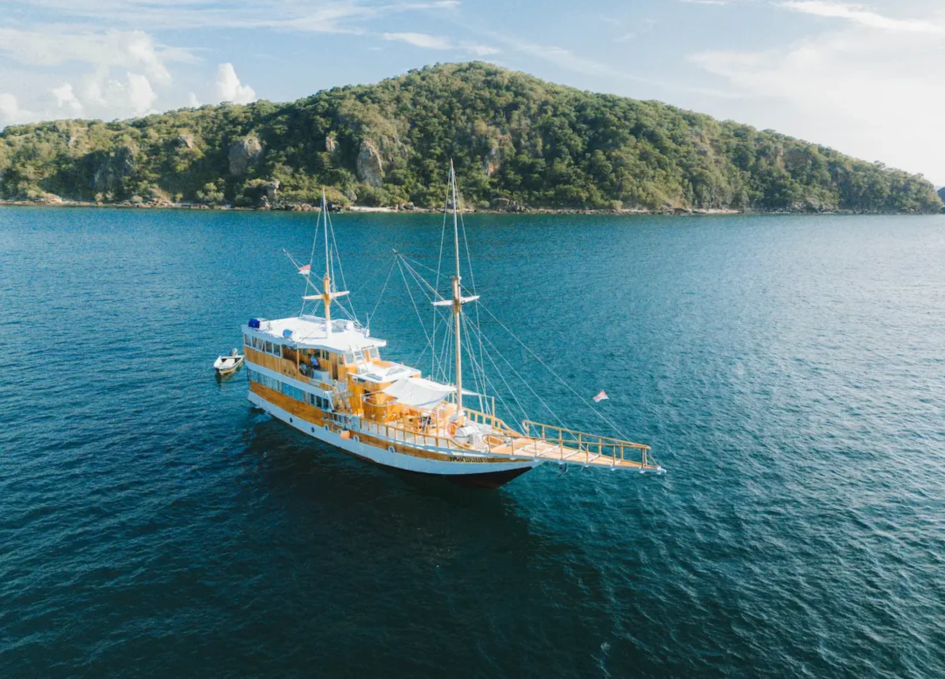 NK Jaya I Liveaboard|Superior Cabin-a|Superior Cabin-b|Full Ocean Cabin - bathroom|Full Ocean Cabin a|Full Ocean Cabin b|NKJ1-24-scaled|NKJ1- Outdoor Dining Room|NKJ1- Outdoor Dining Room|Main Jacuzzi|Main Jacuzzi|NK Jaya I Pinisi|Mini Bar|Rooftop|Dining Room Indoor|Dining Room Indoor|Dining Room Indoor