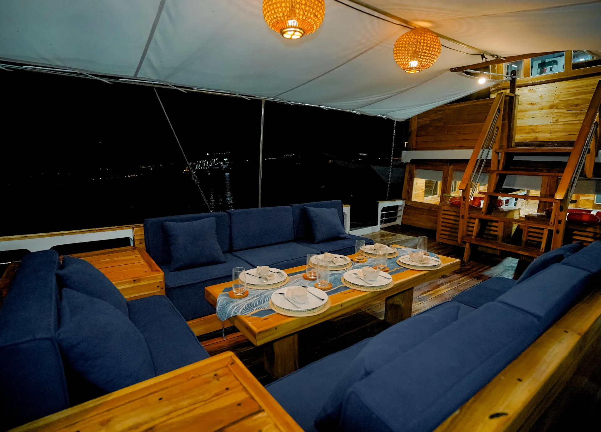 Outdoor Dining Area_Barakati Cruises (2)