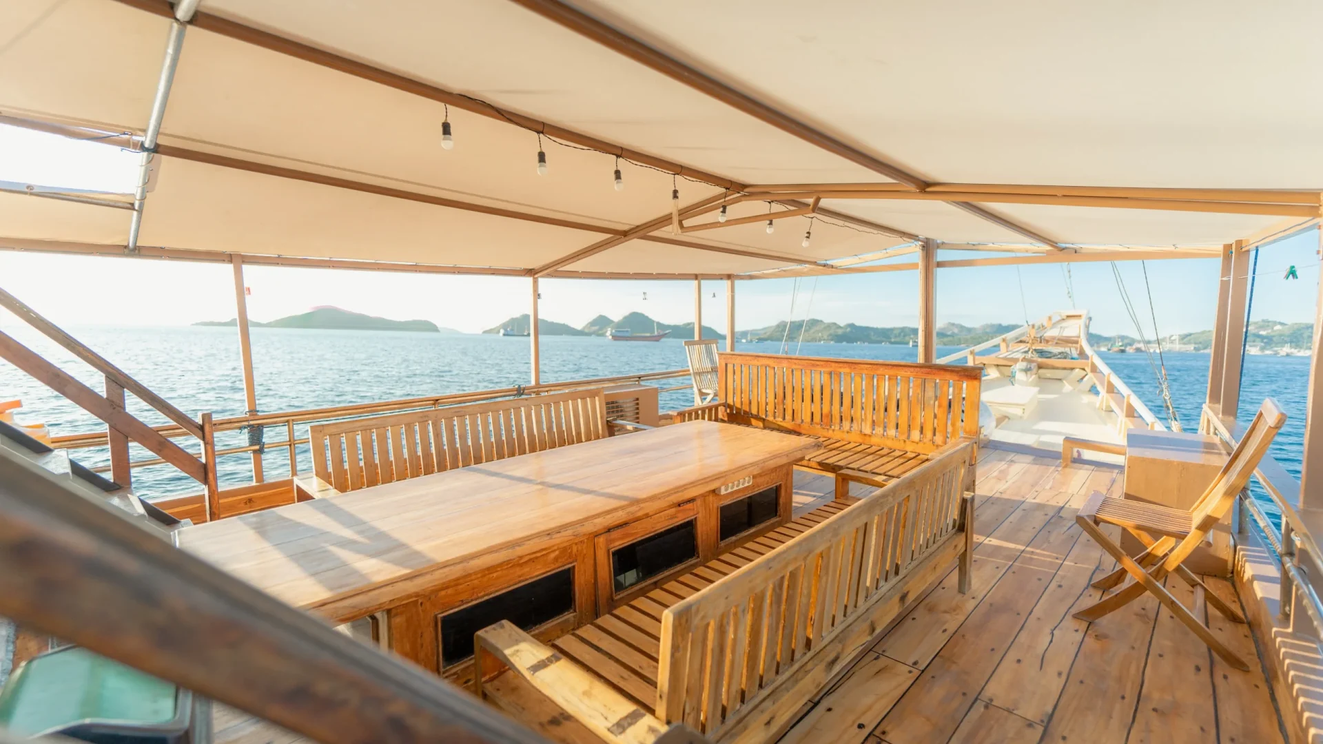 Outdoor Dining Room b
