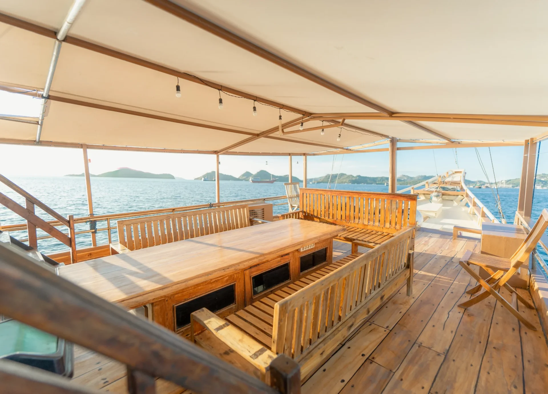 Outdoor Dining Room b