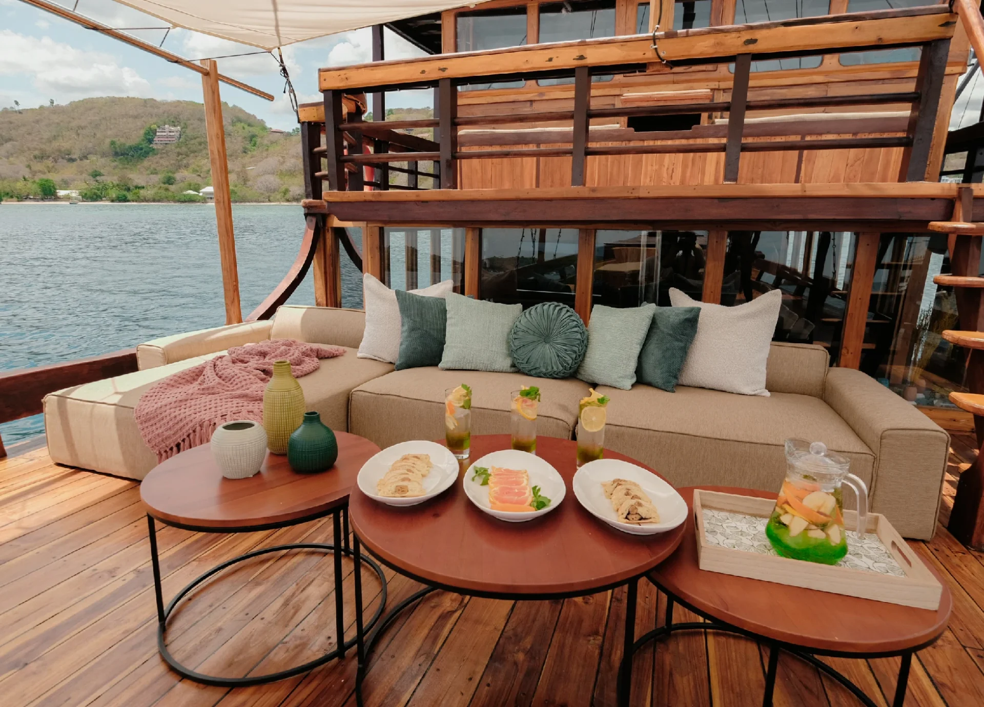 Outdoor Relax Area_1_Main Deck