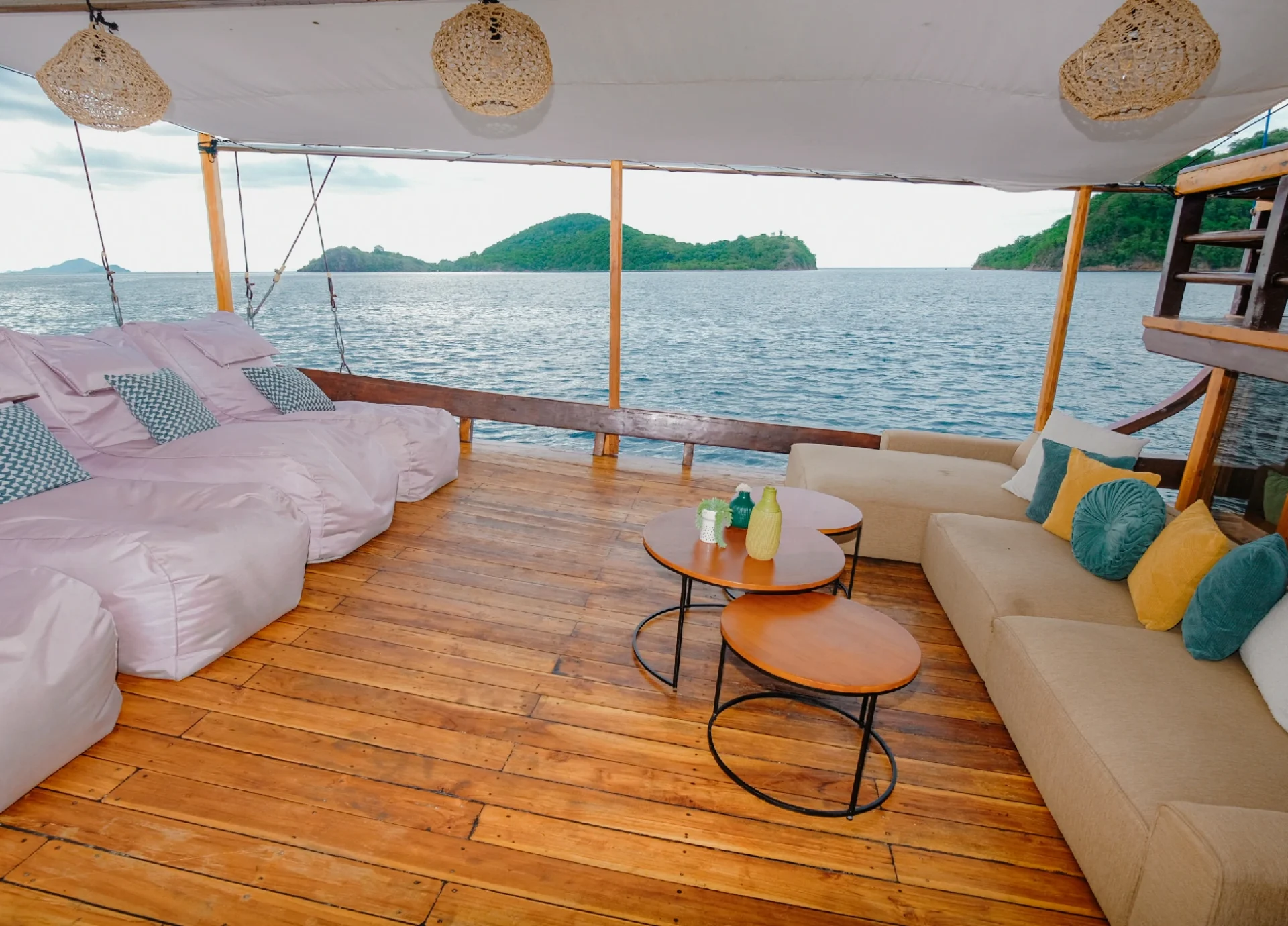 Outdoor Relax Area_3_Main Deck